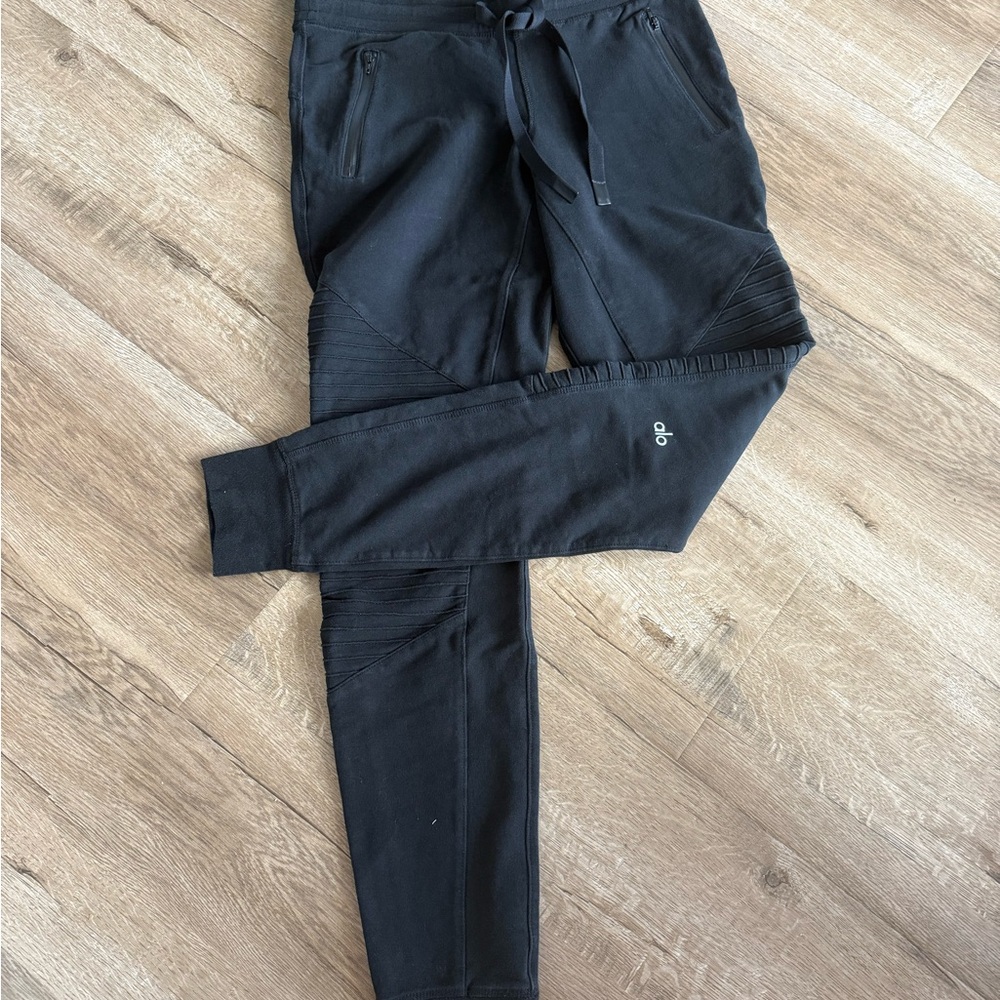ALO Yoga Black Track Pants - Picture 3 of 5